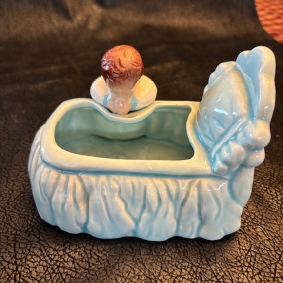 Praying boy  side of bed Planter , No makers mark- Vintage- excellent cond - Picture 1 of 3